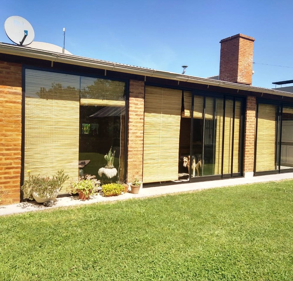 Más confort durante todo el año. Los JUNCOS ayudan a reducir el calor en verano y a conservar la temperatura en invierno. Una solución natural para tus ambientes.